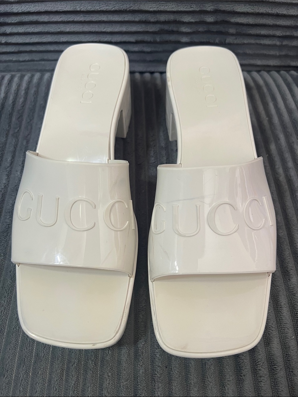 Gucci Women’s Rubber Slide Mystic White Sandals - Picture 2 of 9